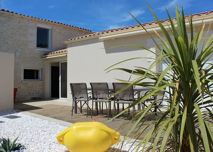 La Maison D\'Auguste